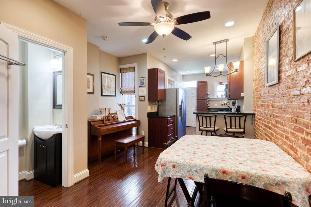 Image 7 of property listing at 2049 DIVISION ST, Baltimore, MD 21217