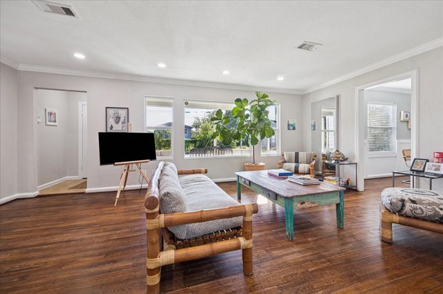 5651 Truett Street, Houston, TX 77023