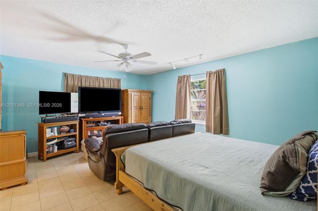 8410 SW 20th St, North Lauderdale, FL 33068