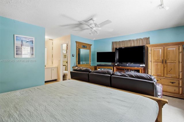 8410 SW 20th St, North Lauderdale, FL 33068