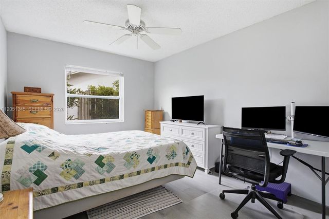 8410 SW 20th St, North Lauderdale, FL 33068