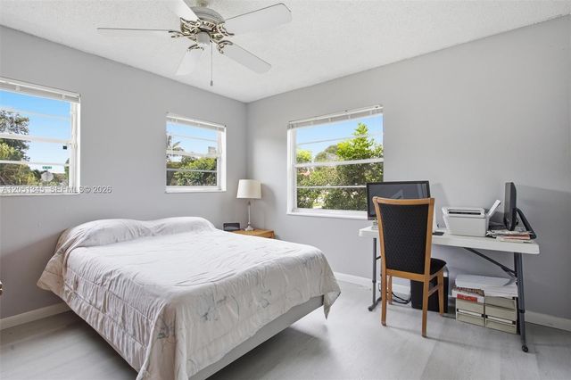 8410 SW 20th St, North Lauderdale, FL 33068