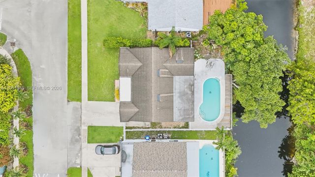 8410 SW 20th St, North Lauderdale, FL 33068