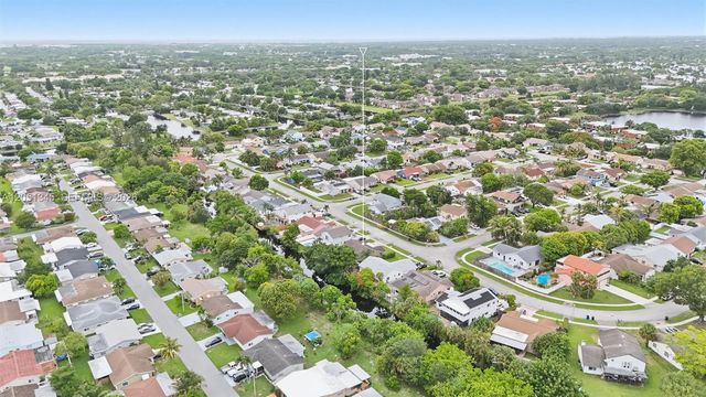 8410 SW 20th St, North Lauderdale, FL 33068