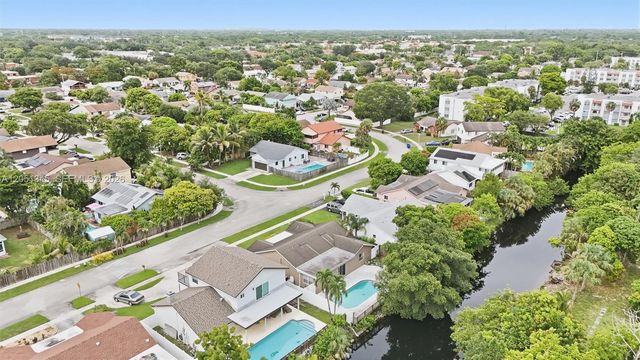 8410 SW 20th St, North Lauderdale, FL 33068