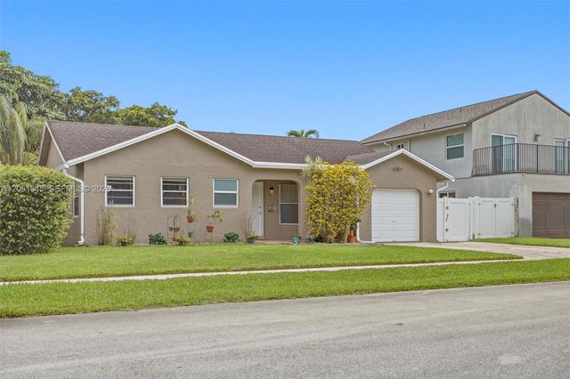 8410 SW 20th St, North Lauderdale, FL 33068