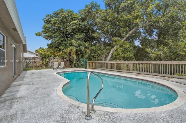 8410 SW 20th St, North Lauderdale, FL 33068