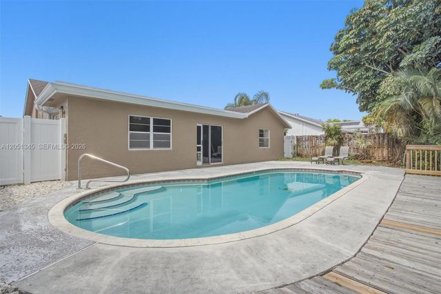 8410 SW 20th St, North Lauderdale, FL 33068