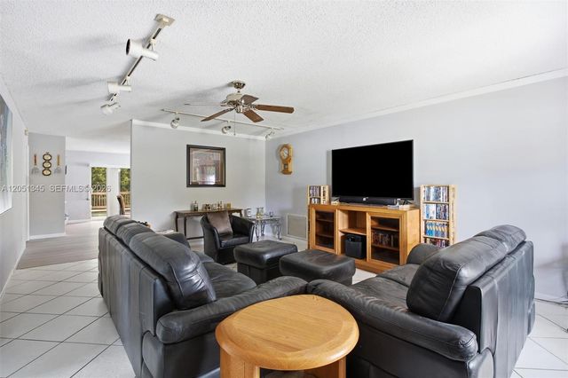 8410 SW 20th St, North Lauderdale, FL 33068