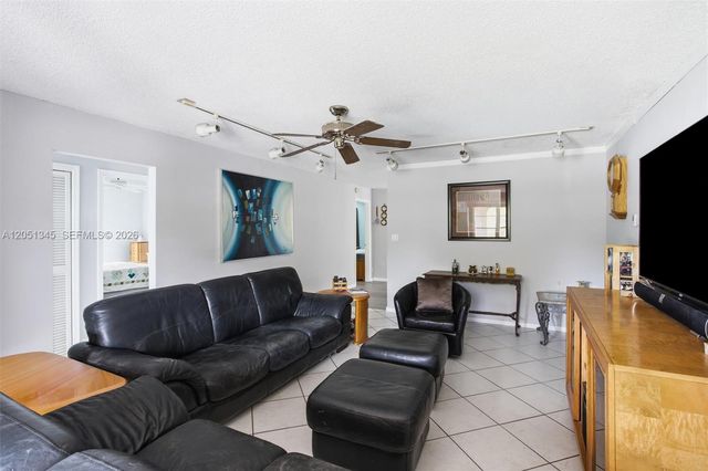 8410 SW 20th St, North Lauderdale, FL 33068
