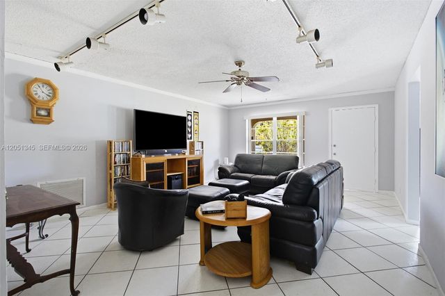 8410 SW 20th St, North Lauderdale, FL 33068