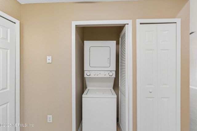 6069 MAGGIES Circle 115, Jacksonville, FL 32244