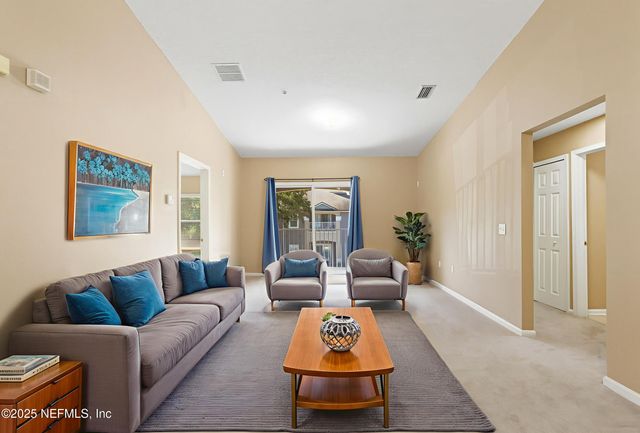 6069 MAGGIES Circle 115, Jacksonville, FL 32244