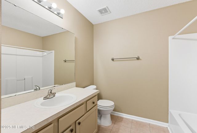 6069 MAGGIES Circle 115, Jacksonville, FL 32244