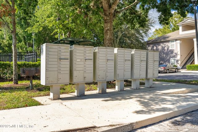 6069 MAGGIES Circle 115, Jacksonville, FL 32244