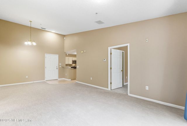 6069 MAGGIES Circle 115, Jacksonville, FL 32244