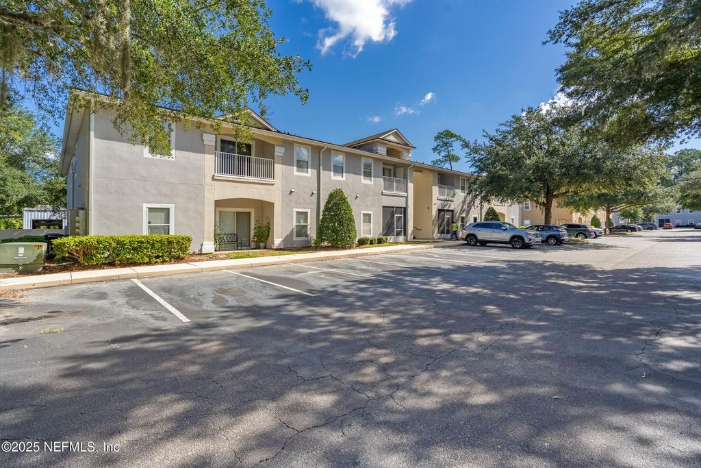 6069 MAGGIES Circle 115, Jacksonville, FL 32244