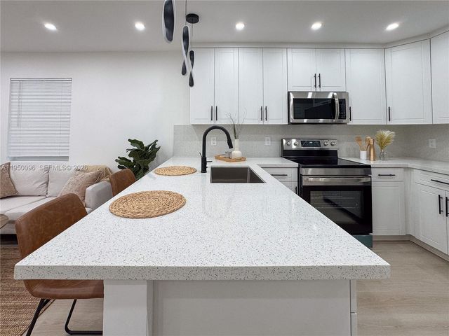 1336 NW 6th Ave, Fort Lauderdale, FL 33311