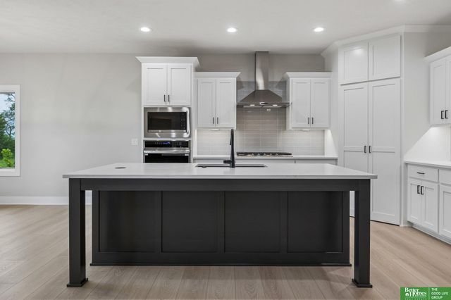 12383 Windsor Drive, Papillion, NE 68046