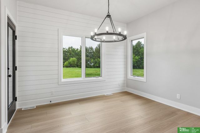 12383 Windsor Drive, Papillion, NE 68046