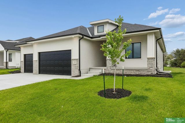 12383 Windsor Drive, Papillion, NE 68046