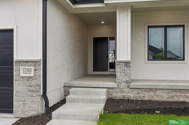 12383 Windsor Drive, Papillion, NE 68046