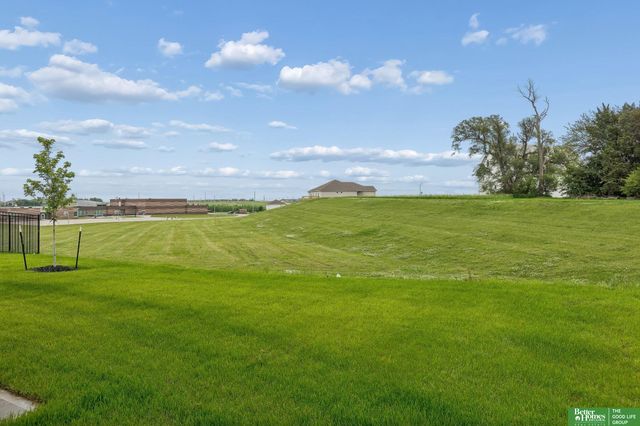 12383 Windsor Drive, Papillion, NE 68046