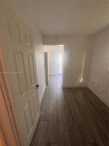 8935 SW 38th St, Miami, FL 33165