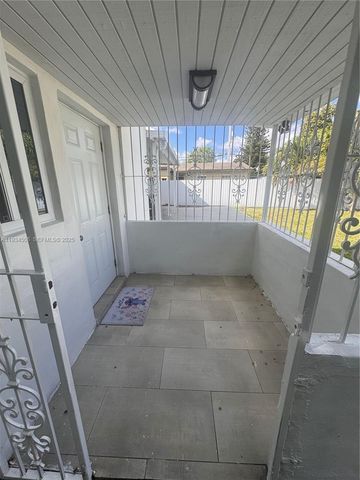 8935 SW 38th St, Miami, FL 33165