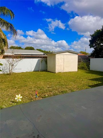 8935 SW 38th St, Miami, FL 33165