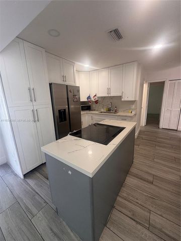 8935 SW 38th St, Miami, FL 33165