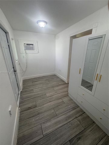 8935 SW 38th St, Miami, FL 33165