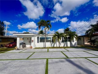 8935 SW 38th St, Miami, FL 33165
