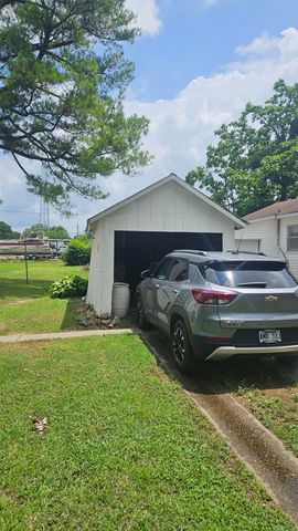 121 W 5th Street, Rector, AR 72461