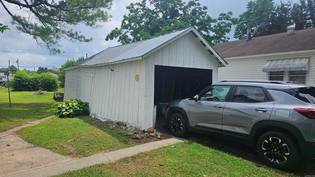 121 W 5th Street, Rector, AR 72461