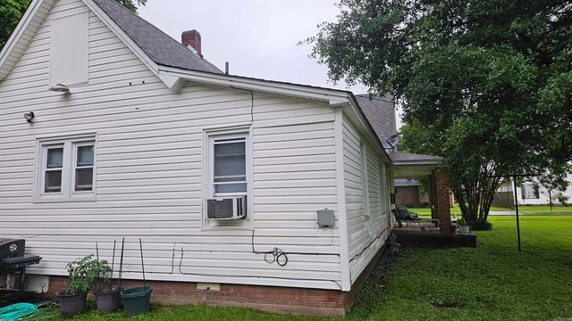 121 W 5th Street, Rector, AR 72461