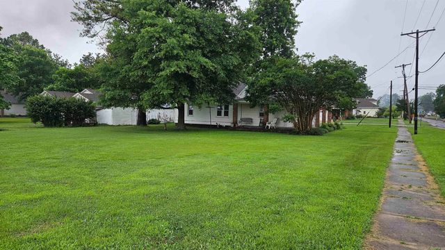 121 W 5th Street, Rector, AR 72461