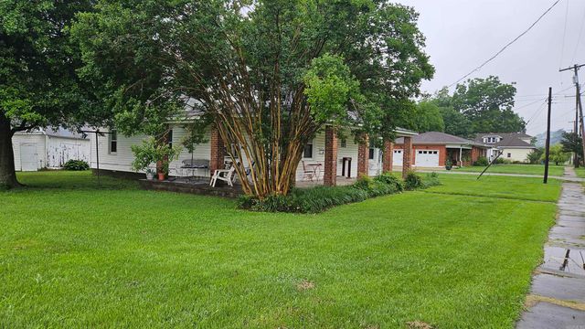 121 W 5th Street, Rector, AR 72461