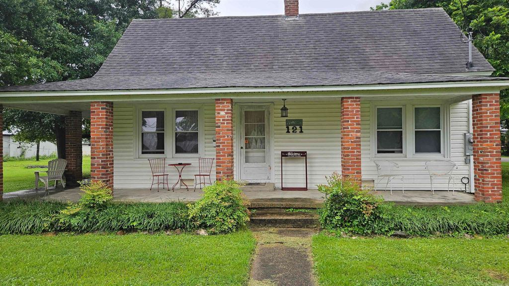 121 W 5th Street, Rector, AR 72461