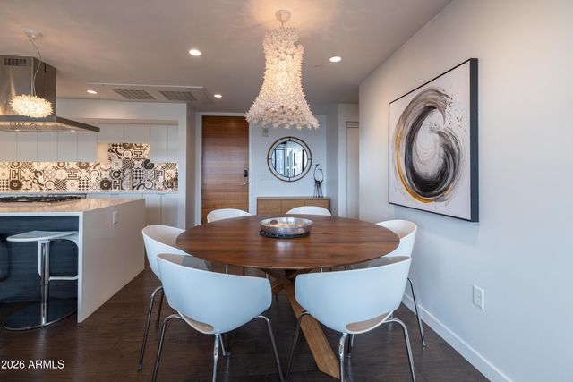 200 W PORTLAND Street 827, Phoenix, AZ 85003