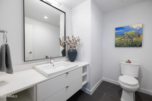 200 W PORTLAND Street 827, Phoenix, AZ 85003