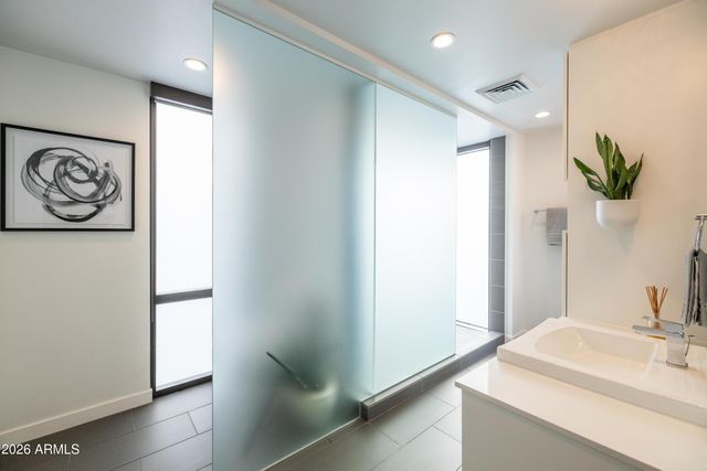 200 W PORTLAND Street 827, Phoenix, AZ 85003
