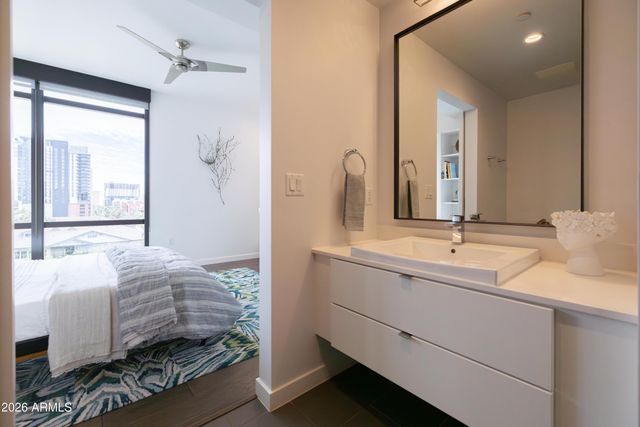 200 W PORTLAND Street 827, Phoenix, AZ 85003