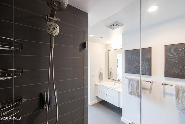 200 W PORTLAND Street 827, Phoenix, AZ 85003