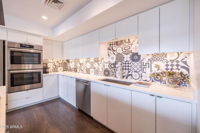 200 W PORTLAND Street 827, Phoenix, AZ 85003