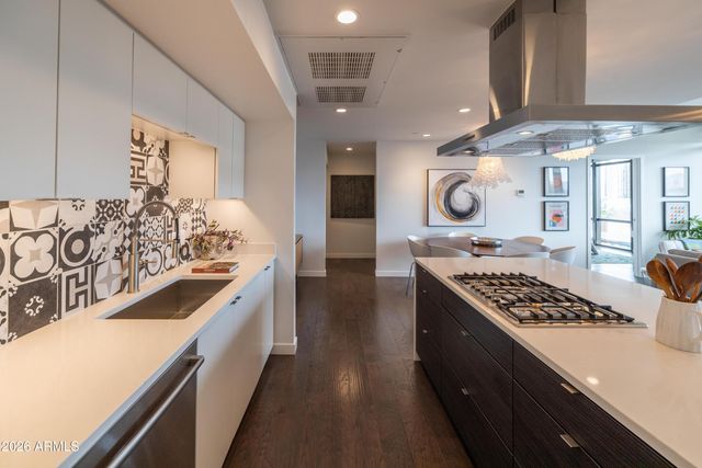 200 W PORTLAND Street 827, Phoenix, AZ 85003