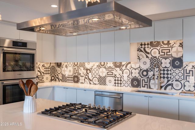 200 W PORTLAND Street 827, Phoenix, AZ 85003