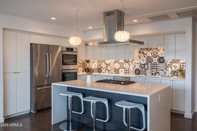 200 W PORTLAND Street 827, Phoenix, AZ 85003