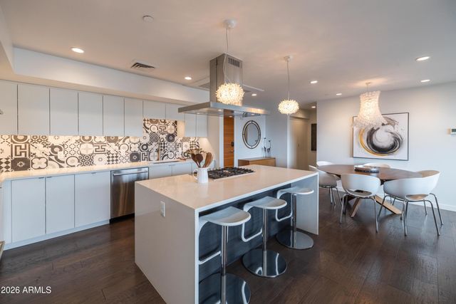 200 W PORTLAND Street 827, Phoenix, AZ 85003