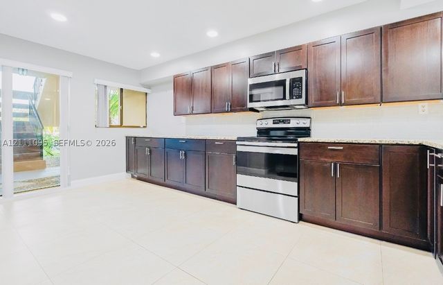 120 SW 96th Ter 104, Plantation, FL 33324